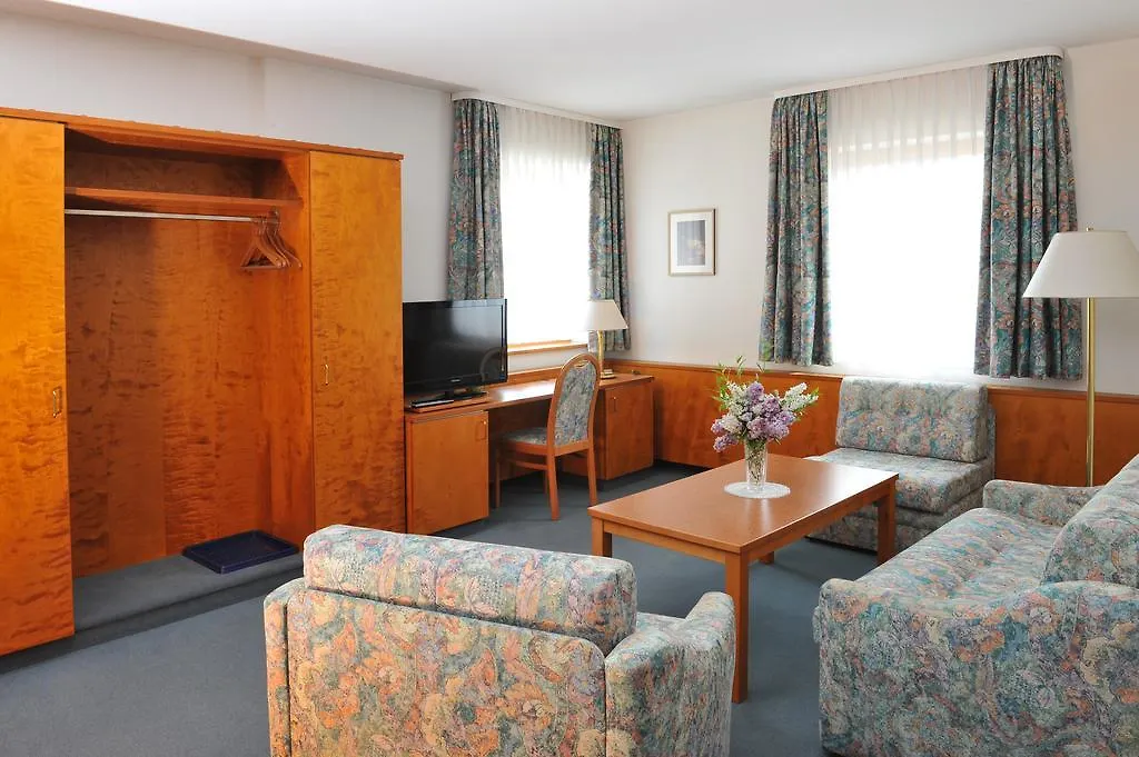 Hotel Gruener Baum Pommersfelden 3*,