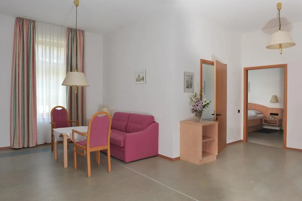 Hotel Gruener Baum 폼메르스펠덴